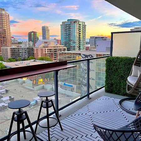 Luxury Dt, 2 Bedroom Deal, Private Balcony, Full Kitchen, Gym - Free Parking Калгари Экстерьер фото