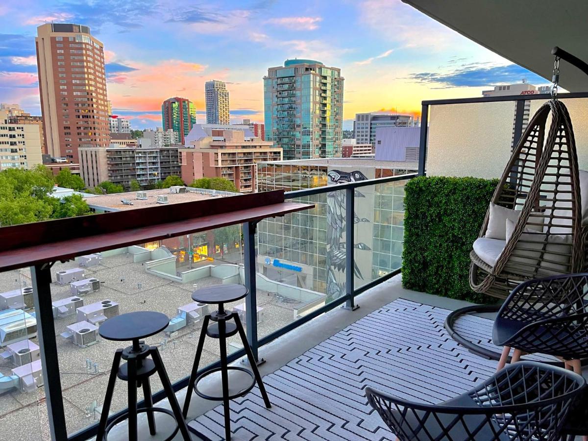 Luxury Dt, 2 Bedroom Deal, Private Balcony, Full Kitchen, Gym - Free Parking Калгари Экстерьер фото