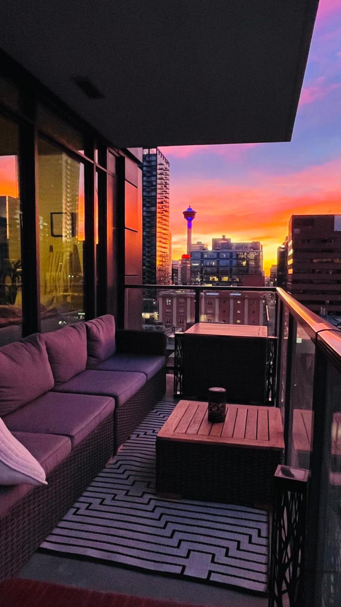 Luxury Dt, 2 Bedroom Deal, Private Balcony, Full Kitchen, Gym - Free Parking Калгари Экстерьер фото