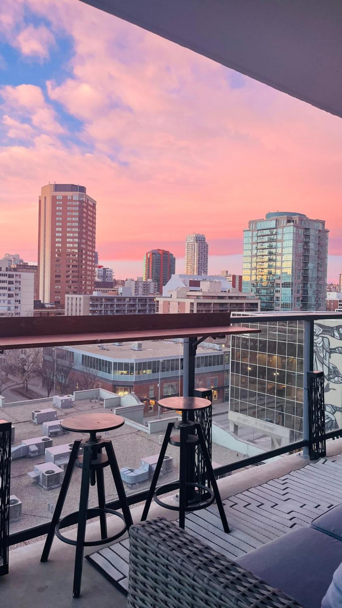 Luxury Dt, 2 Bedroom Deal, Private Balcony, Full Kitchen, Gym - Free Parking Калгари Экстерьер фото